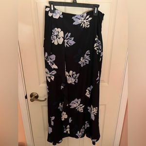 Never Worn Banana Republic Flowy Floral Maxi Skirt